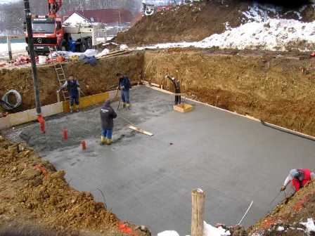 Роль бетона в строительстве: применение и особенности работы с ним.