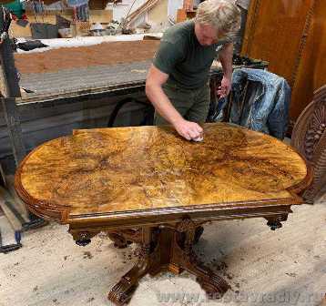 Восстановление древесной мебели: сделайте ее вновь красивой